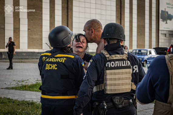 Министр внутренних дел Игорь Клименко показал фото последствий после российского удара по гипермаркету "Епіцентр" в Харькове
