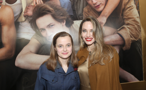 Анджеліна Джолі з донькою Вів'єн на прем'єрі мюзиклу 