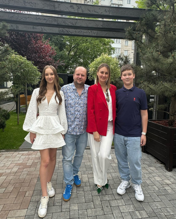 Виктор Бронюк с семьей