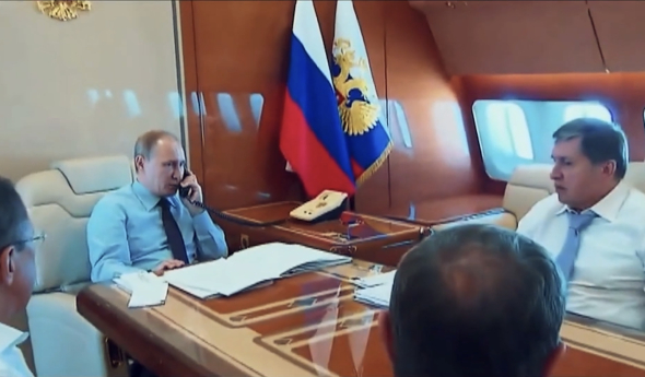 Володимир Путін на борту урядового літака