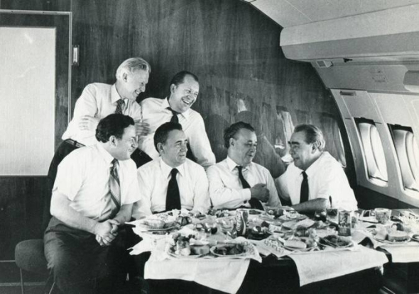 Леонид Брежнев в салоне самолета