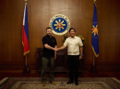 Президент прибув до Філіппін та вперше в історії двосторонніх відносин зустрівся з Фердинандом Маркосом-молодшим