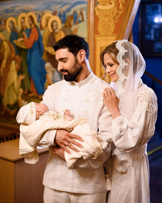 Виталий Козловский выложил фото с крещения сына