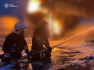 Рятувальники ліквідовують пожежу, що виникла внаслідок ворожої атаки