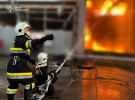 Рятувальники ліквідовують пожежу, що виникла внаслідок ворожої атаки