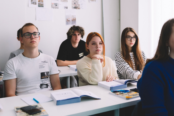 Навчальний процес у Go Study проходить в малих групах до 10 студентів, тому всі отримують максимум практики мови