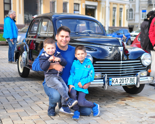 Володимир Мукан із синами