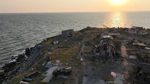 Українська артилерія знищила російську техніку на острові