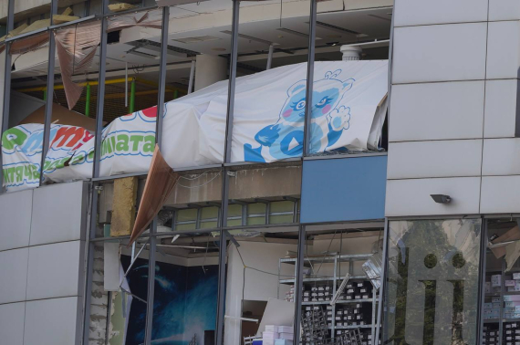 В Днепре в результате российского удара поврежден торговый центр