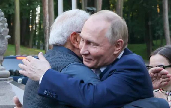 Президент Украины Владимир Зеленский прокомментировал вчерашнюю встречу российского диктатора с индийским премьером