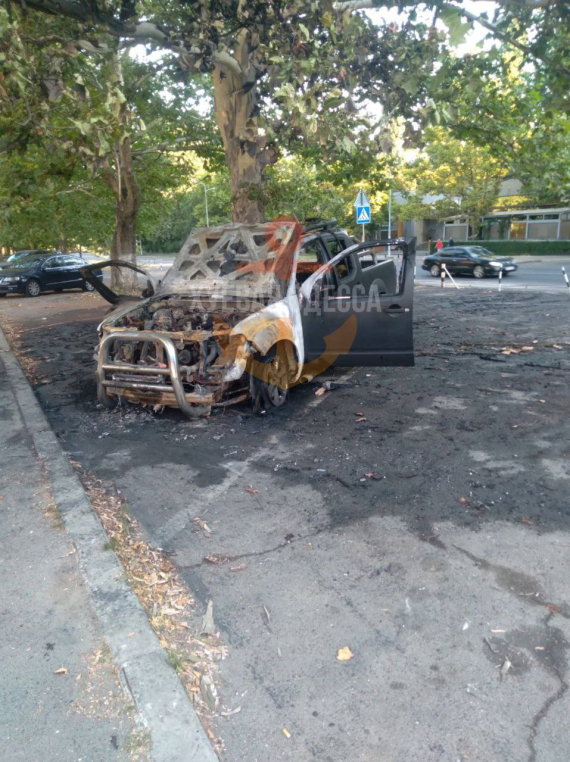  В Одесі спалили автомобіль військового. Надзвичайна подія трапилась вночі, повідомив громадський діяч Дем'ян Ганул.