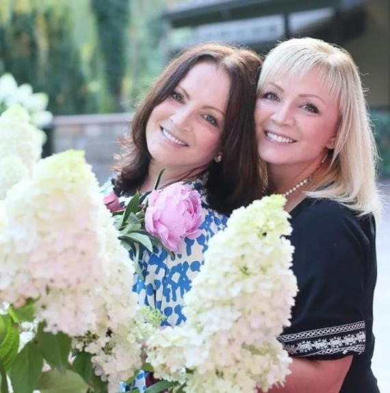 Софія Ротару з сестрою Аурікою