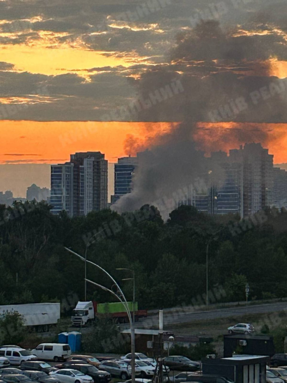 Пожар в супермаркете "Сильпо" на улице Здолбуновской в Киеве