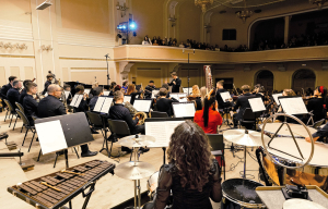 Симфонічний оркестр зі Львова Lumos Orchestra виконує композиції з фантастичних фільмів, серіалів і відеоігор. Нову програму ”Музика світів Хаяо Міядзакі” присвятив анімаційним стрічкам японського режисера Хаяо Міядзакі та студії ”Ґіблі”. Саундтреки Джьо Хісайші та інших композиторів у виконанні колективу під керуванням диригента Романа Кресленка вперше прозвучали у квітні. Наступні концерти відбудуться в Києві та Львові 10 і 26 серпня