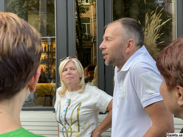 Власниця закладу Майя Степова та заступник керівника Департаменту територіального контролю Києва Михайло Абрамов