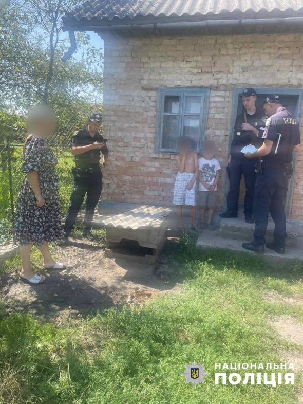 34-річна жителька Мамаївської територіальної громади прив'язала 10-річного сина ланцюгом у дворі
