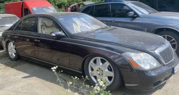 Maybach 2003 року Медведчука продали на аукціоні