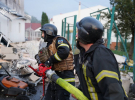 Рятувальники ліквідовують наслідки ранкової атаки на Київ