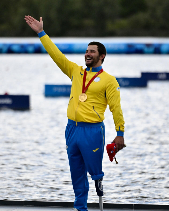 Українець Владислав Єпіфанов став чемпіоном у веслуванні на байдарках і каное на Паралімпійських іграх-2024 у Парижі