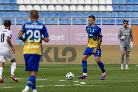 Київське "Динамо" з рахунком 2:0 перемогло луганською "Зорю" у шостому турі чемпіонату України