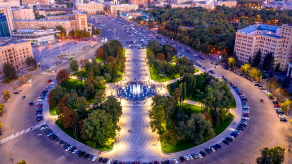 Харків - важливий економічний та культурний центр сходу України