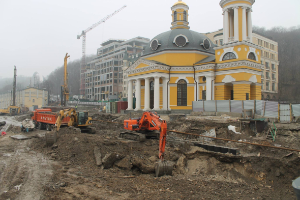 Строительство торгового центра под Почтовой площадью