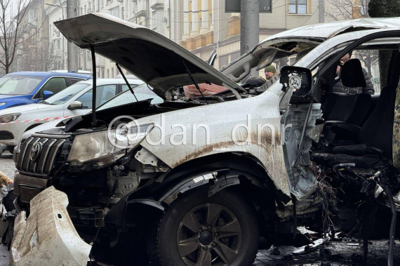 У тимчасово окупованому Донецьку на дорозі вибухнуло авто начальника Оленівської колонії Сергія Євсюкова