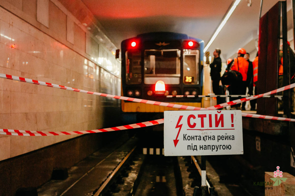 В метро Києва назвали кількість падінь на колії та розповіли, чи впровадять захист