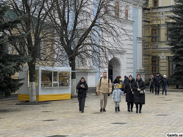 Наприкінці липня минулого року президент Володимир Зеленський підписав закон про перенесення дати святкування Різдва. Згідно із документом його відзначають 25 грудня, замість 7 січня