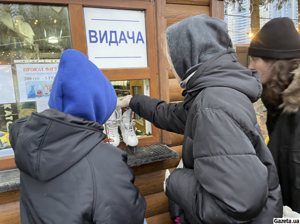 За коньки на Ипподроме нужно платить отдельно