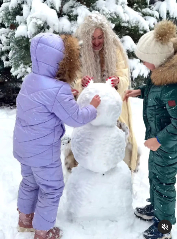 Катерина Бужинська з дітьми