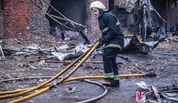 У Харкові на підприємстві ліквідували пожежу, яка виникла внаслідок удару РФ