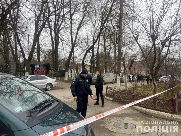 У Кам'янець-Подільському стався вибух у будівлі ТЦК: є загиблий та поранені