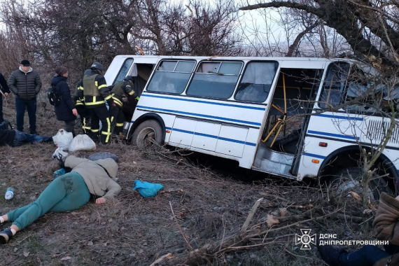 На Дніпропетровщині сталася ДТП з автобусом: 14 постраждалих