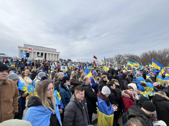 В Вашингтоне люди вышли на улицу в поддержку Украины