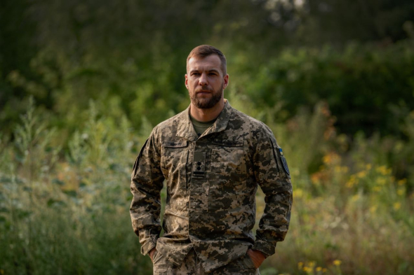 Богдан Шевчук – підполковник Збройних Сил України. Позивний «Сова».  Народився 1992 року у Коростишеві Житомирської області. 2010 року вступив до Житомирського військового інституту. З 2 лютого 2015 року – учасник російсько-української війни. Був помічником начальника розвідки відділення штабу 25 бригади десантно-штурмових військ, командував розвідувальною ротою 135 окремого батальйону управління десантно-штурмових військ, заступником командира батальйону 132-го окремого розвідувального батальйону управління десантно-штурмових військ, офіцером відділу планування управління розвідки штабу командування десантно-штурмових військ. У 2022-2023 роках – командир батальйону 68-ї бригади. Згодом – заступник комбригу та начальник штабу. У квітні 2024 року призначений командиром 59 окремої мотопіхотної бригади імені Якова Гандюка. Нині вона – окрема штурмова бригада у складі Сил безпілотних систем. Одружений, має двох синів – двох та п’яти років