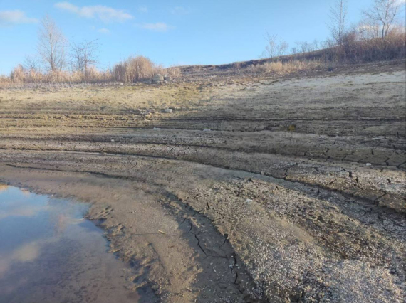 Кам'янське водосховище обміліло
