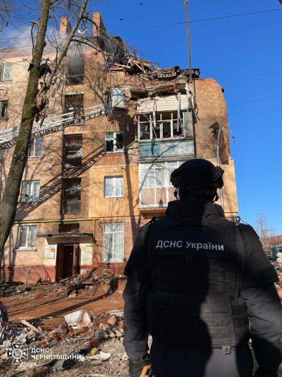 Удар РФ по Чернігову: рятувальники показали наслідки