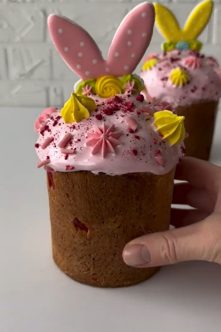 Паска з начинкою "полуниця&вершки"