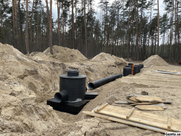 Частина системи водовідведення з території поховань