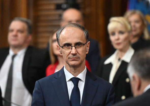 Новий прем'єр Сербії Джуро Макут опинився в оточенні ставлеників президента Вучича