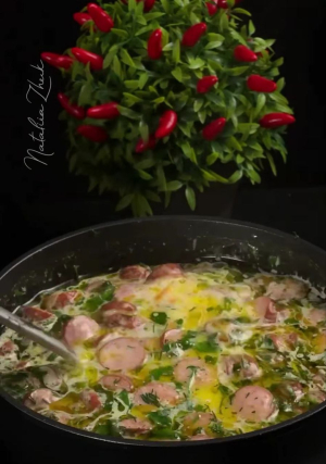 Сырный суп с колбасками: сытное блюдо, которое понравится всей семье