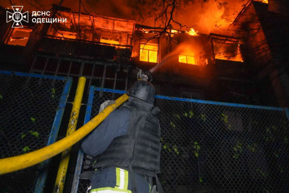 РФ атакувала Одесу 21 безпілотником, триває розбір завалів - Володимир Зеленський