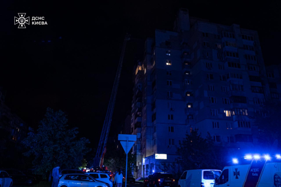 Последствия вражеской атаки на Киев в ночб на 4 мая