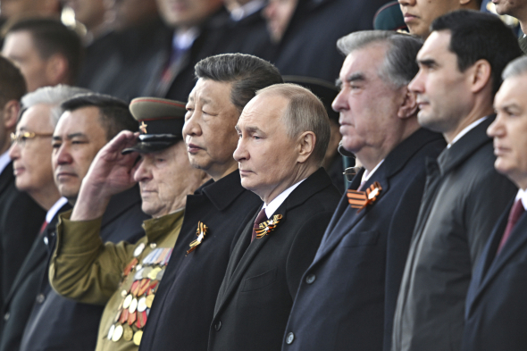 На параді у Москві було найбільше іноземних лідерів з 2015-го. Про це написали іноземні ЗМІ