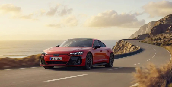 Представили оновлену базову версію електромобіля e-tron GT