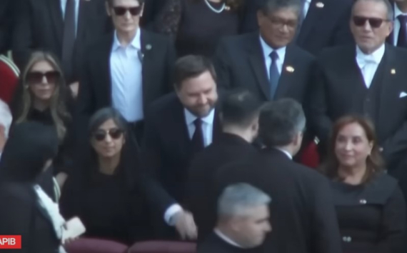 Зеленський і Венс потиснули руки