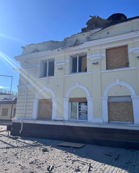Російські війська атакували артилерійським вогнем Центральний район Херсона. Фото: Херсонська ОДА