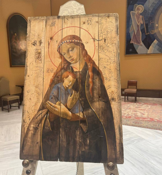 Папе Римскому Льву XIV передали икону Божья Матерь с младенцем