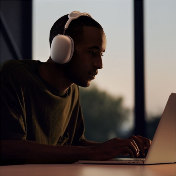 AirPods Max и AirPods Pro ориентированы на требовательных пользователей, которым важны чистое звучание и комфорт